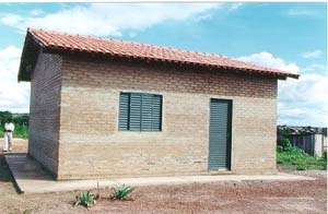 Casa popular feita com tijolos de solo-cimento em Cuiab-MT
